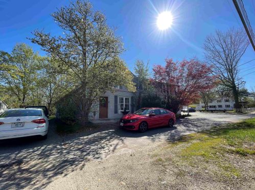 230 King St, Concord, NH 03303-2105