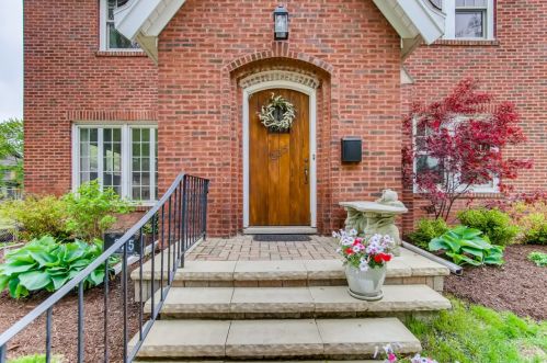 225 Brainard Ave, Burr Ridge, IL 60525
