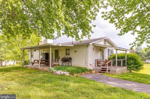 857 Oregon Trl, Harpers Ferry WV 25425-3144 exterior