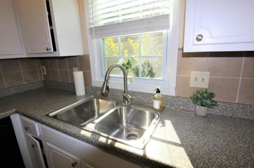 71 Montre Sq, Atlanta GA  30327-4044 exterior