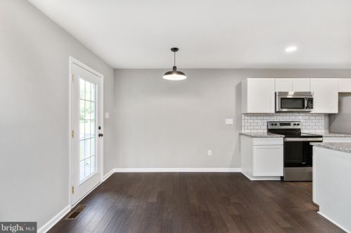 14676 Alps Dr, Woodbridge VA  22193-3322 exterior