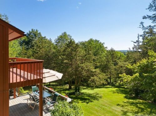 3 Juniper Dr, Granby, CT 06035-1708