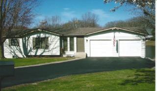 16901 Meadow Ln, Womac, IL 62626-3880
