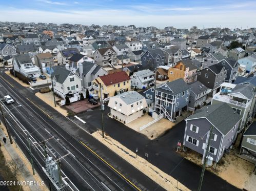 125 Throssell Rd, Lavallette NJ 08735-3230 exterior