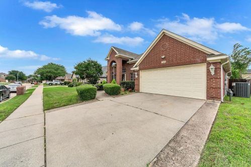7625 Lawnsberry Dr, Fort Worth TX  76137-4379 exterior