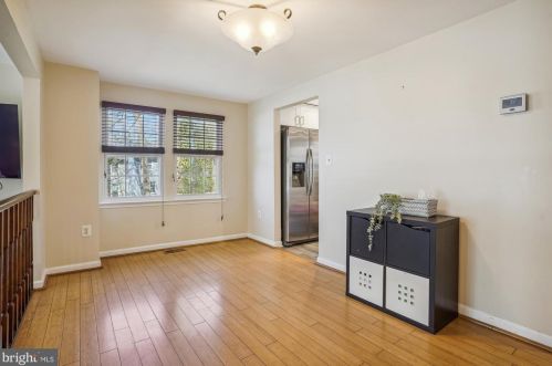 10008 Chestnut Wood Ln, Springfield VA  22015-2701 exterior