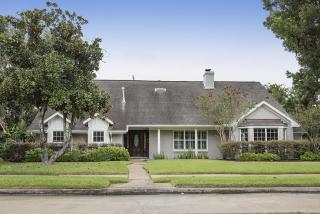 9902 Balmforth Ln, Houston TX  77096-5301 exterior