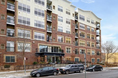 301 Oak Grove St, Minneapolis MN  55403-4011 exterior