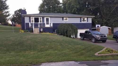 1420 Brierwood Ln, White Hall, WV 26554-7942