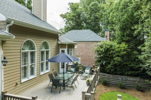 710 Lake Summit Dr, Atlanta GA  30342-1919 exterior