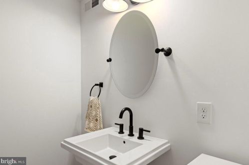 17 Redman Ave, Tavistock NJ  08033-2316 exterior