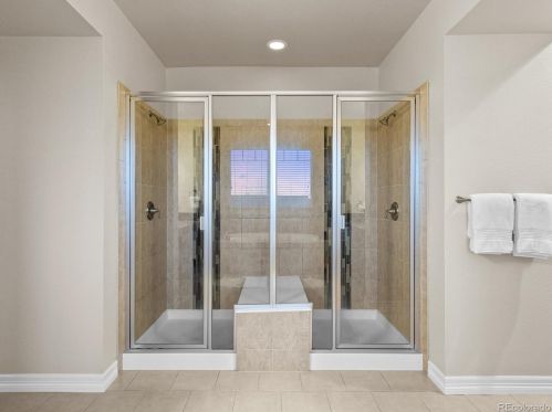 26605 Peakview Dr, Aurora CO 80016-6108 exterior