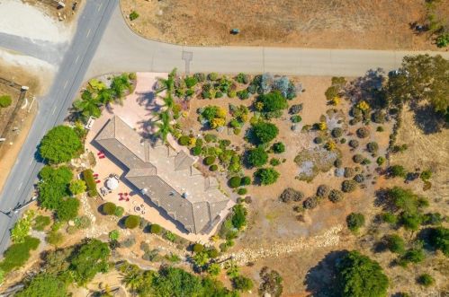 2021 Pleasant Heights Dr, Vista CA  92084-2844 exterior