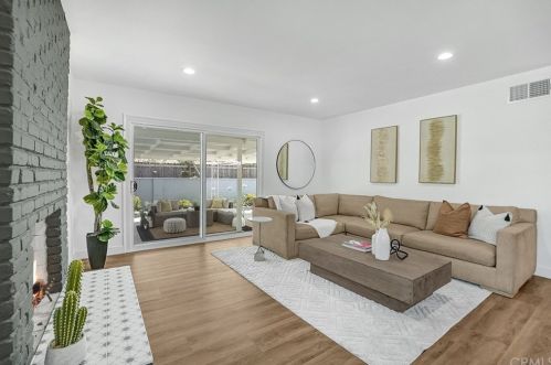 1048 Fairbrook Ln, Santa Ana CA  92706-1106 exterior