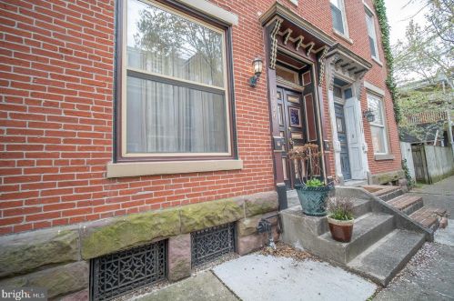 1726 Penn St, Harrisburg, PA 17102-2330