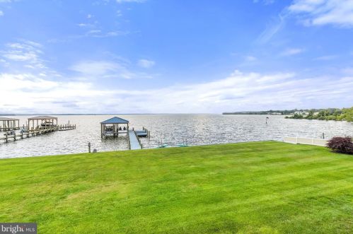 909 Bay Cir, Woodbridge, VA 22191-3205