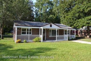 510 Eisenhower Dr, Hinesville, GA 31313-3703