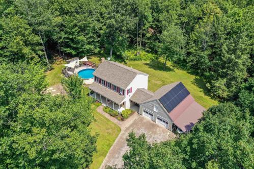 772 River Rd, Weare, NH 03281-5203