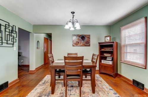 221 Parkwood Ave, Springfield OH  45506-2702 exterior