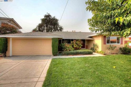 7346 Newcastle Ln, Pleasanton, CA 94568-1723