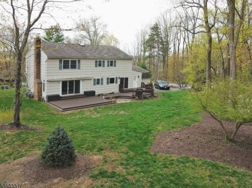 16 Deer Chase Rd, Morristown, NJ 07960-2803