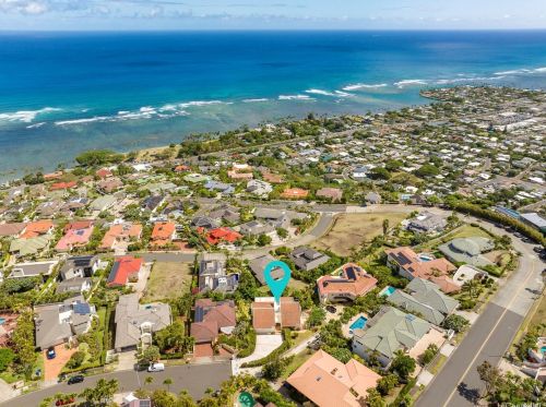 121 Maono Pl, Honolulu, HI 96821-2530