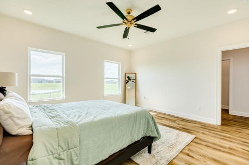 713 Longhorn Trl, Angleton TX 77515-9623 exterior