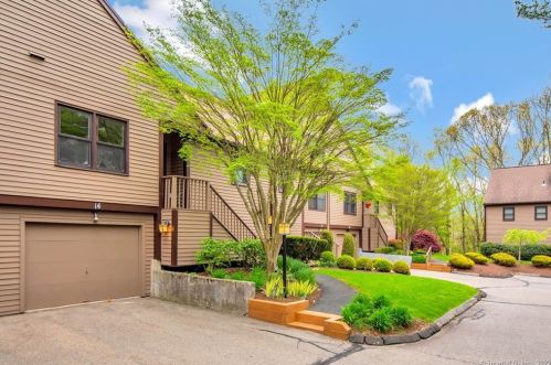 14 Juniper Cir, Upper Stepney, CT 06468-2652