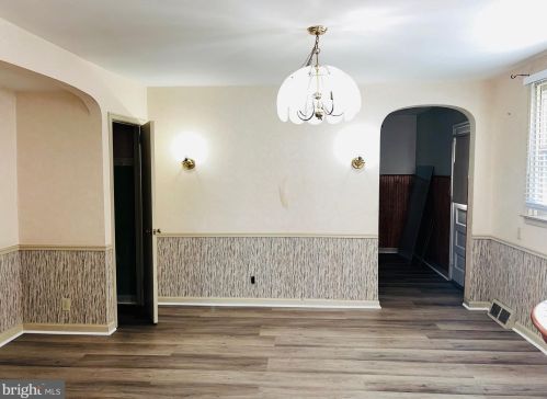 8125 Farnsworth St, Philadelphia PA 19152-3008 exterior