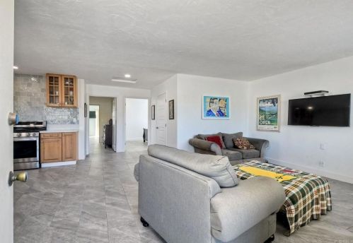 3547 Mira Pacific Dr, Oceanside CA  92056-3933 exterior