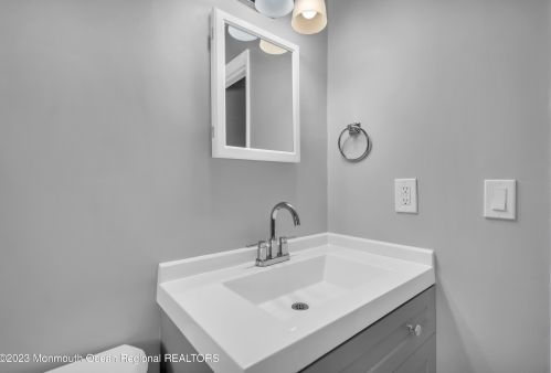 23 Juniper Ln, Tinton Falls NJ exterior