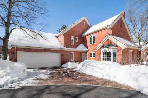 21 Regent Wood Rd, Northfield, IL 60093-2728