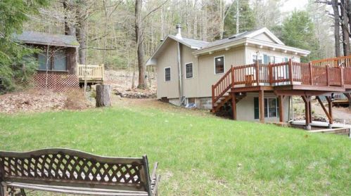 99 Shore Dr, Weare, NH 03281-4417