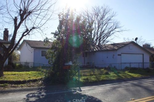 1355 Riviera Dr, Redding, CA 96001-4020