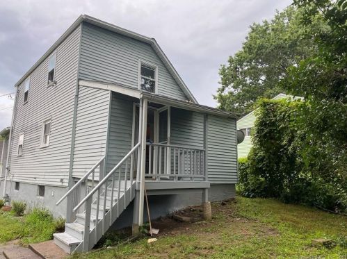 15 Saville St, Windsor CT  06095-4450 exterior