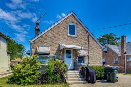 7049 Keeney St, Niles IL  60714-3037 exterior