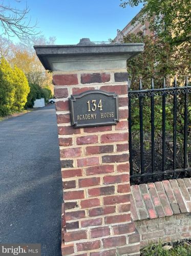 134 Kings Hwy, Tavistock NJ  08033-2093 exterior