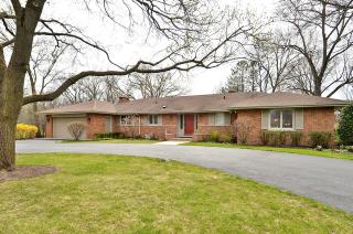 295 Sunset Dr, Northfield, IL 60093-1045