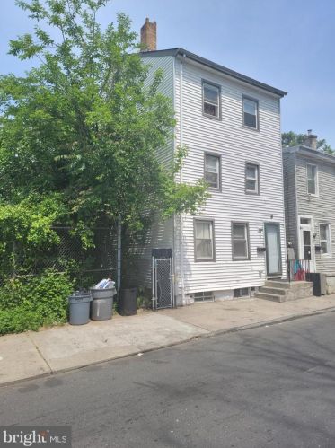 9 Camden St, Trenton, NJ 08618-4817