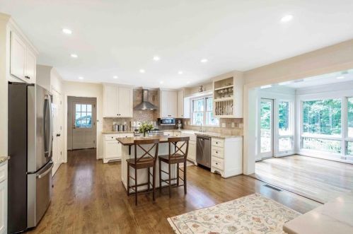 4247 Harrogate Dr, Atlanta GA  30327-3624 exterior
