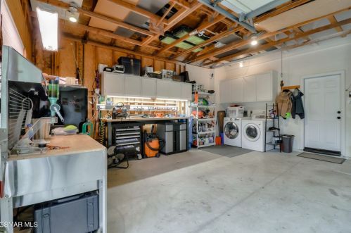 1267 Fitzgerald Rd, Simi Valley CA 93065-4480 exterior