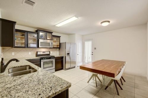 1437 Treeta Trl, Uhland TX 78640 exterior