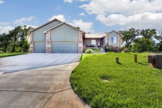 5419 Meadowview Ct, Wichita, KS 67216-3537