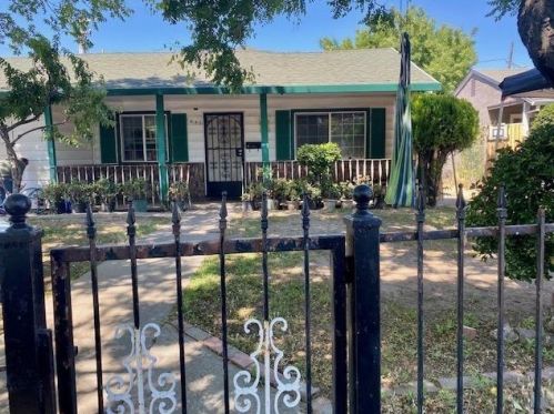 1647 Lincoln St, Stockton, CA 95206-1945