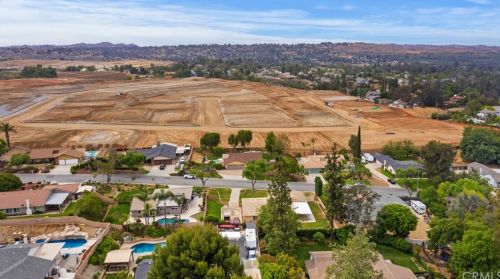 1181 Tiger Tail Dr, Riverside CA  92506-5423 exterior