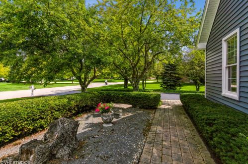 17601 Mill Creek Crossing Dr, Gurnee, IL 60031-1671