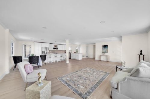 5771 Heil Ave, Huntington Beach CA  92649-3771 exterior
