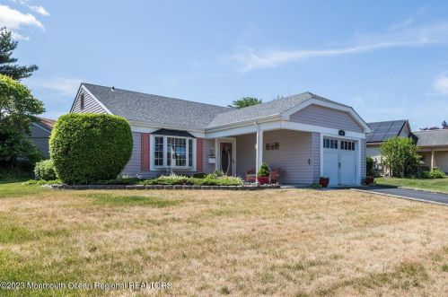31 Westgate Pl, Lakehurst NJ  08759-6618 exterior