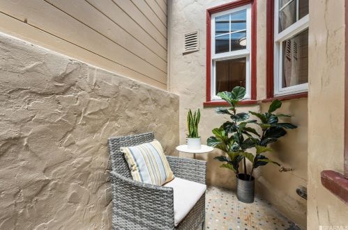 1306 Gilman Ave, San Francisco CA 94124-3243 exterior