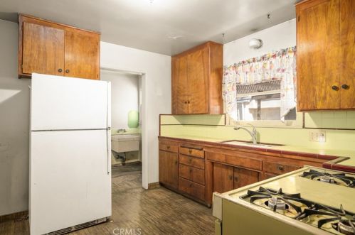 1102 West St, Anaheim CA  92801-2901 exterior